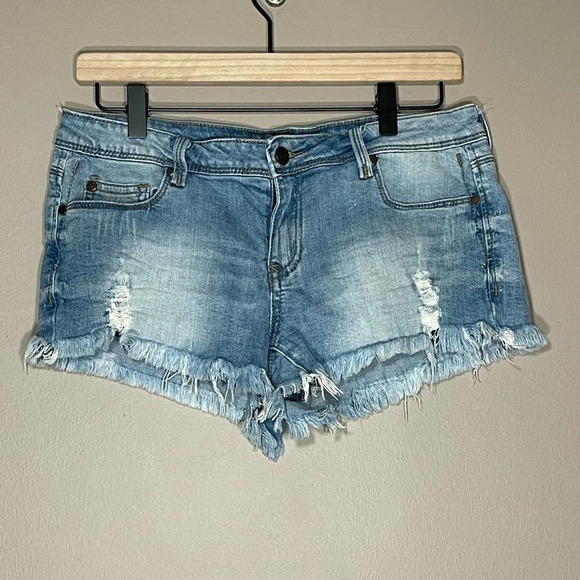 Women's M Pistola Fringed Jean Shorts Ultra Low Rise Zipper Fly Light Wash - Picture 2 of 7